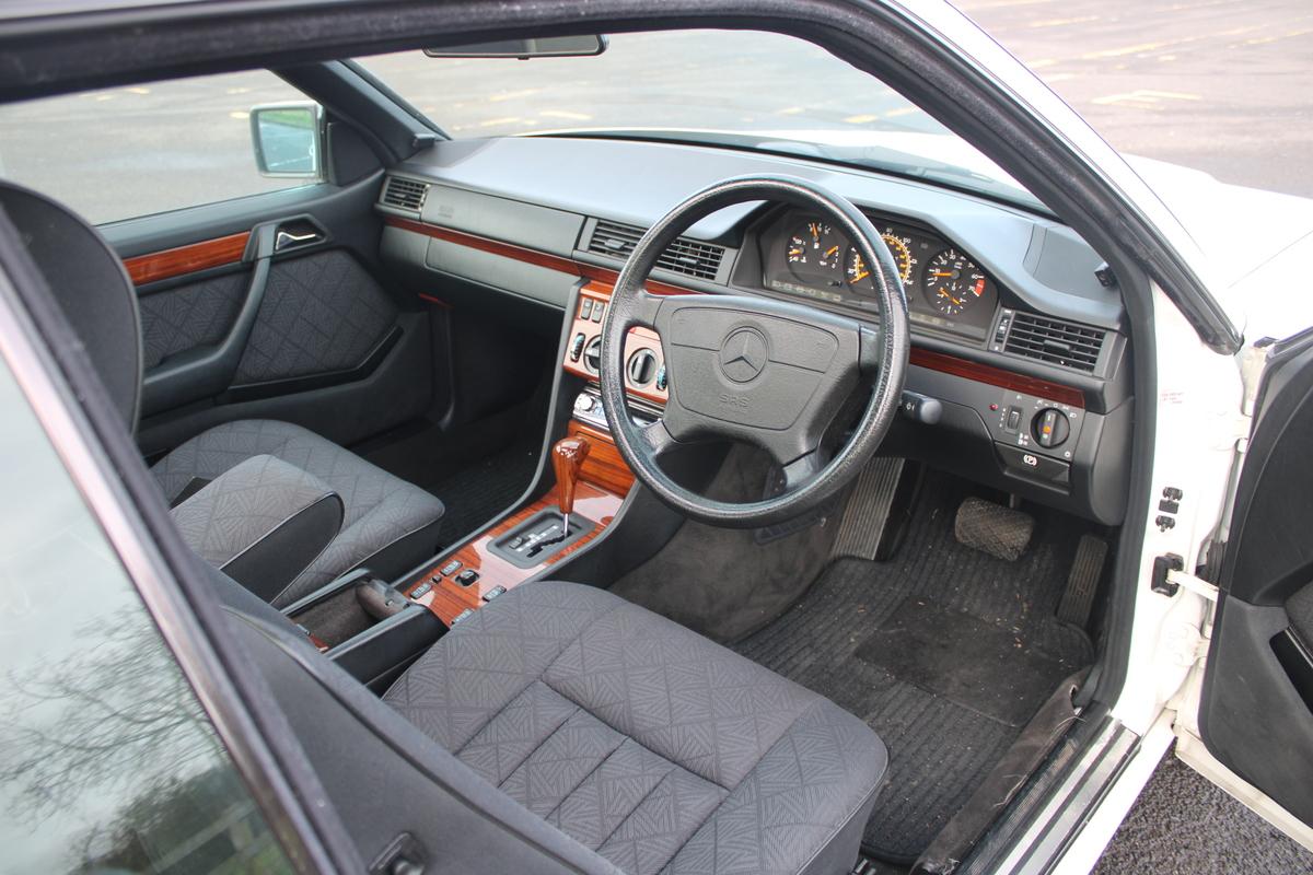 1995 Mercedes - Benz E220 COUPE AUTO