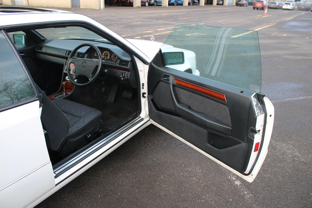 1995 Mercedes - Benz E220 COUPE AUTO