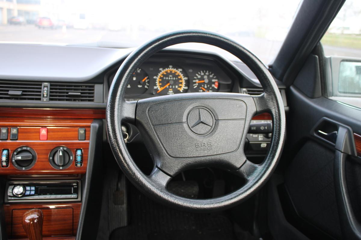 1995 Mercedes - Benz E220 COUPE AUTO