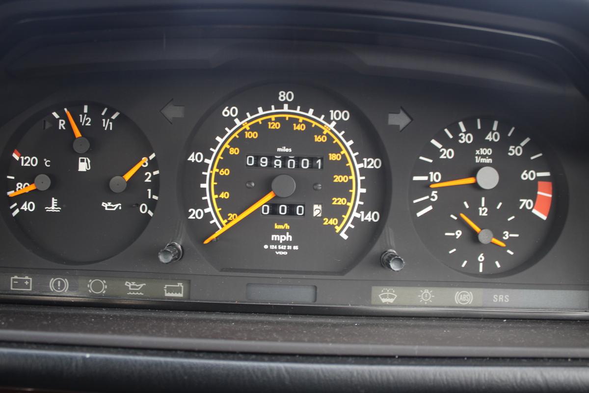 1995 Mercedes - Benz E220 COUPE AUTO