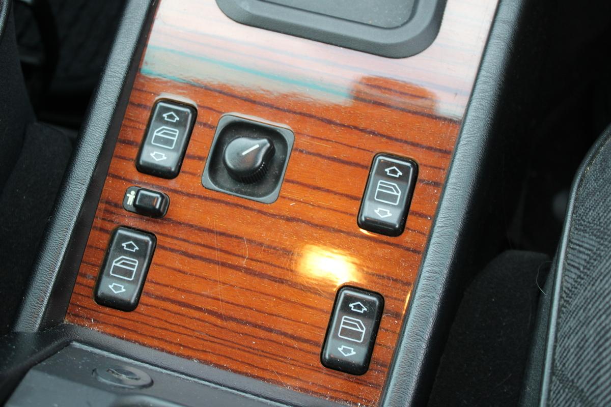 1995 Mercedes - Benz E220 COUPE AUTO