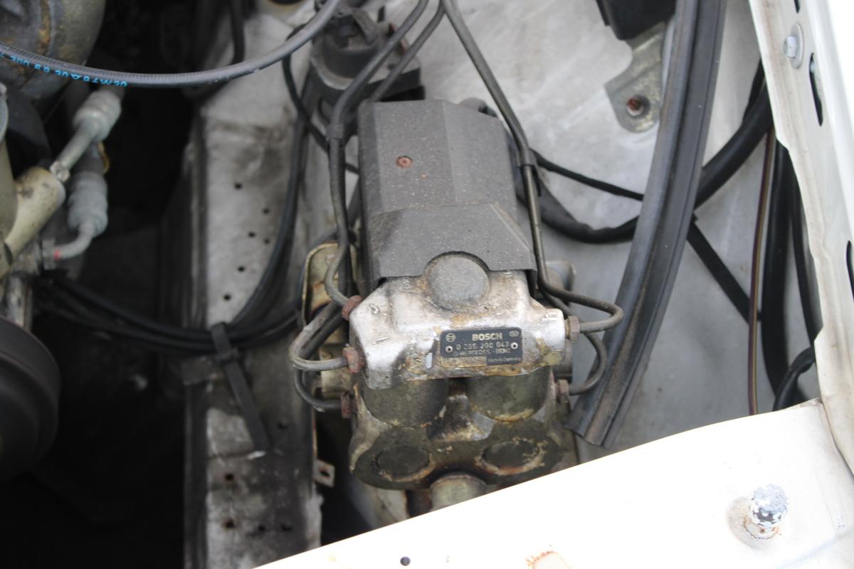 1995 Mercedes - Benz E220 COUPE AUTO