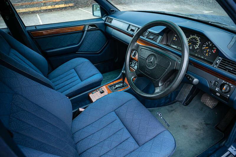 1993 Mercedes - Benz E220 ESTATE