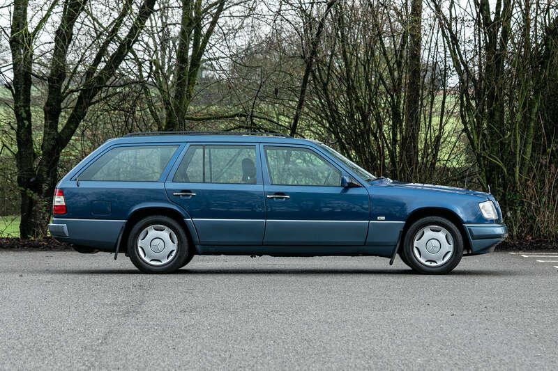 1993 Mercedes - Benz E220 ESTATE