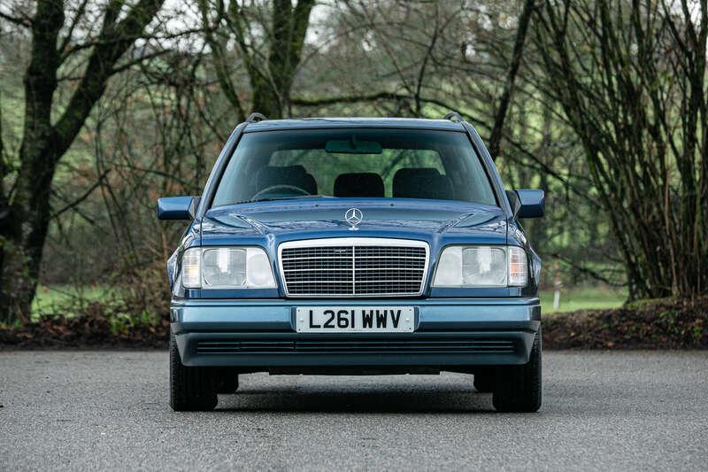 1993 Mercedes - Benz E220 ESTATE