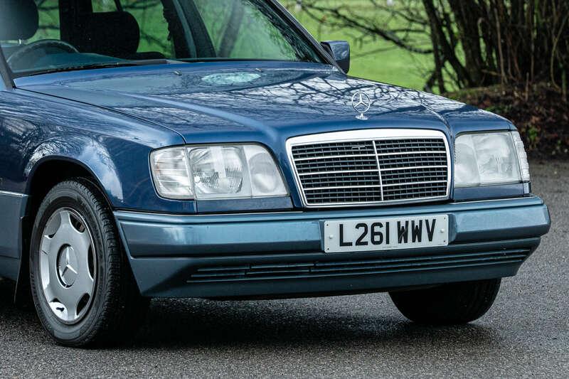 1993 Mercedes - Benz E220 ESTATE