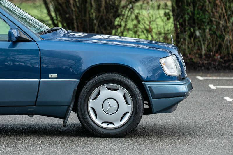 1993 Mercedes - Benz E220 ESTATE