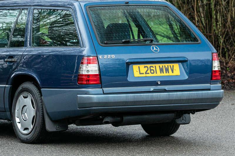 1993 Mercedes - Benz E220 ESTATE