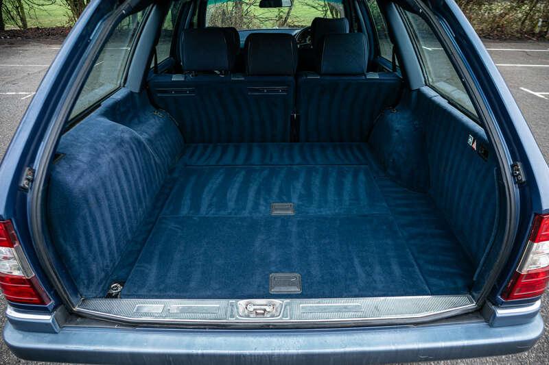 1993 Mercedes - Benz E220 ESTATE