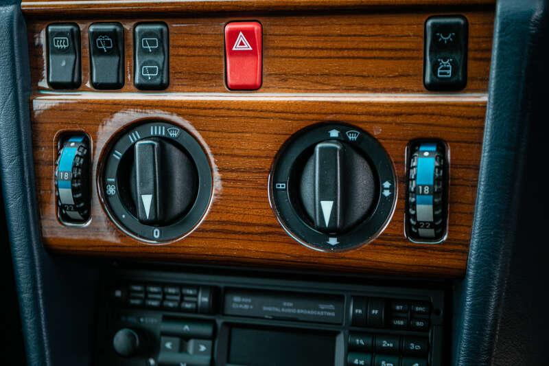 1993 Mercedes - Benz E220 ESTATE