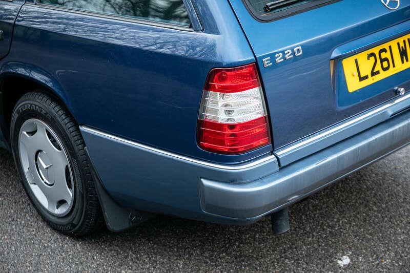 1993 Mercedes - Benz E220 ESTATE