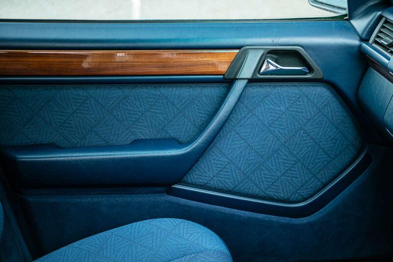 1993 Mercedes - Benz E220 ESTATE