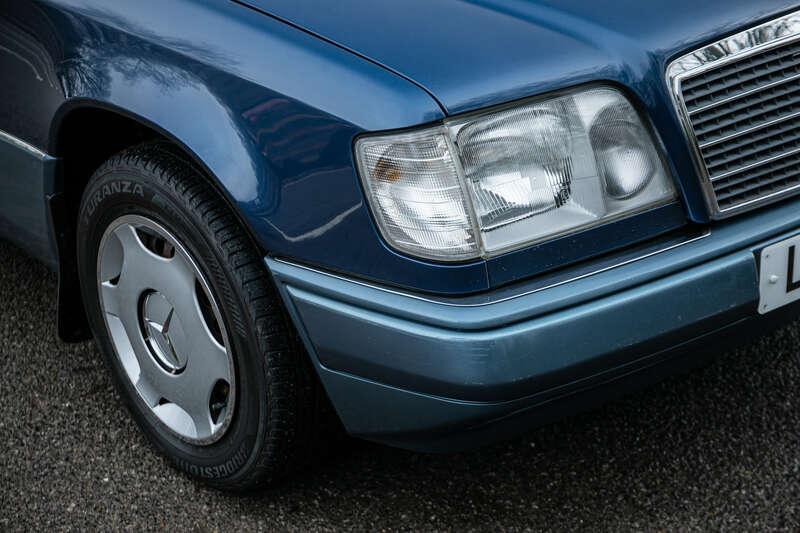 1993 Mercedes - Benz E220 ESTATE