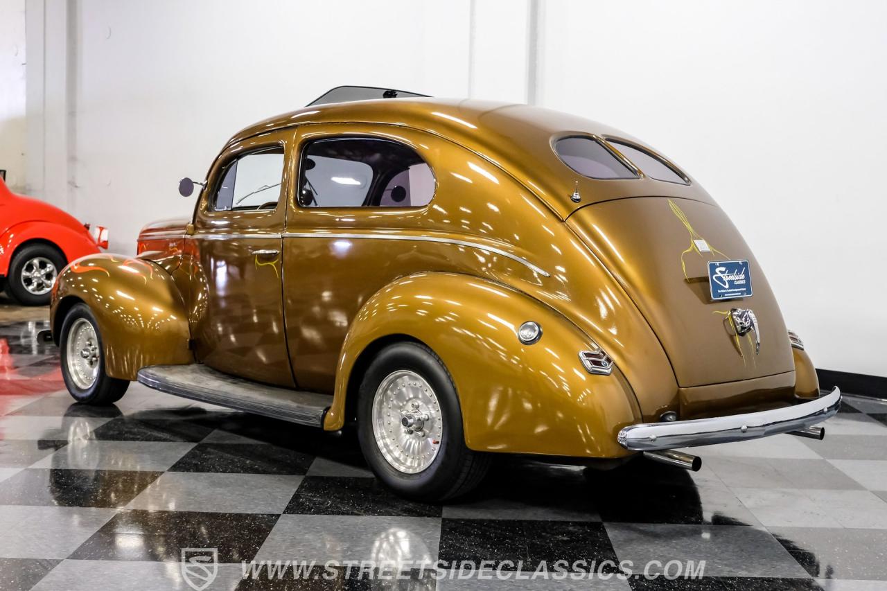 1940 Ford Deluxe Tudor Sedan