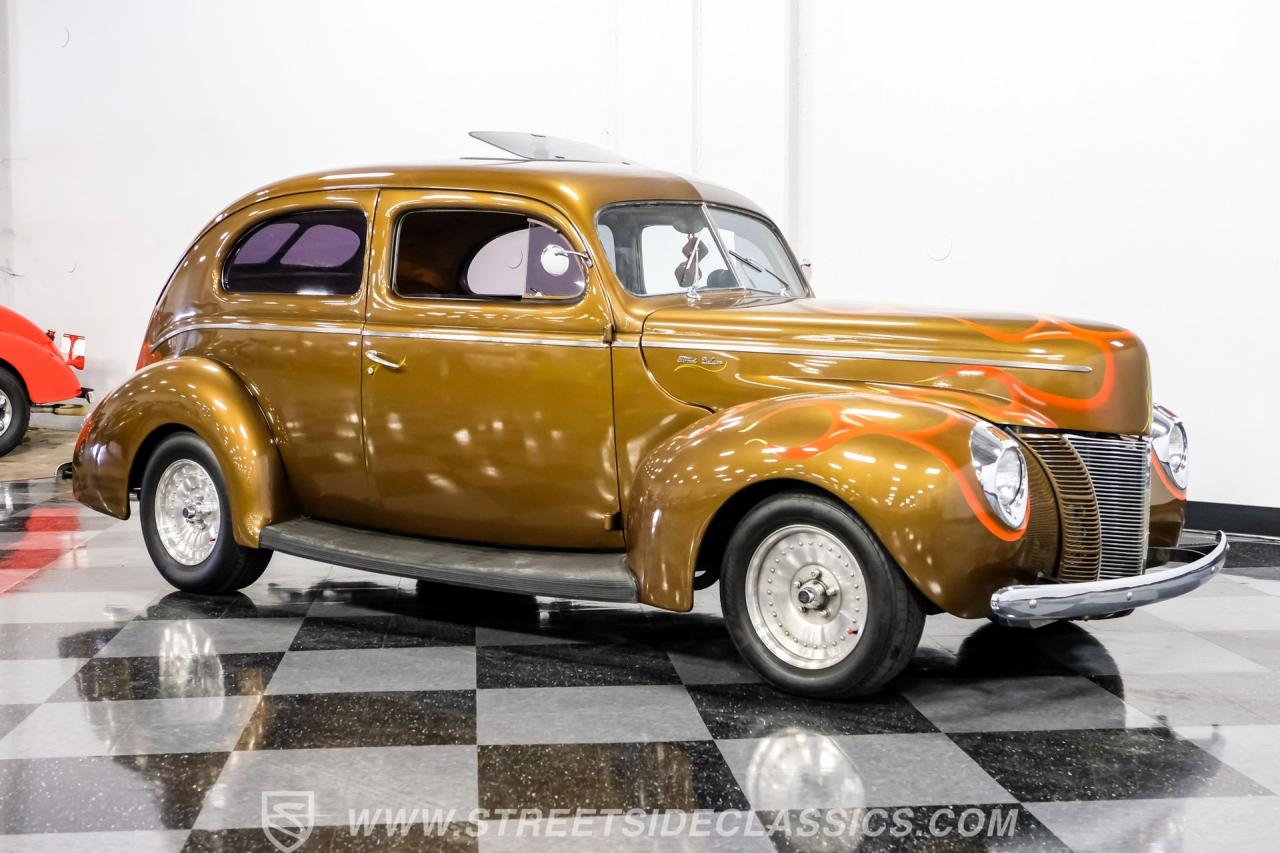 1940 Ford Deluxe Tudor Sedan