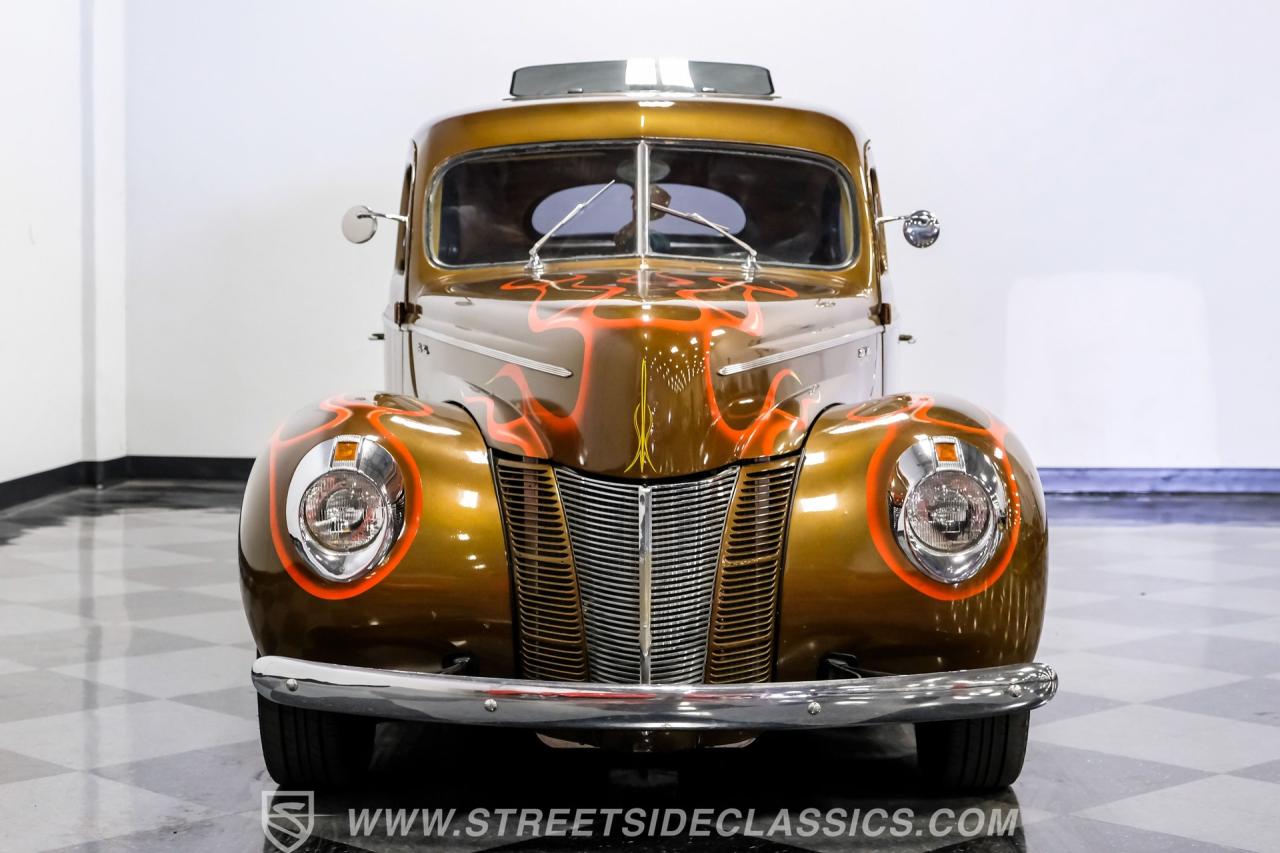 1940 Ford Deluxe Tudor Sedan