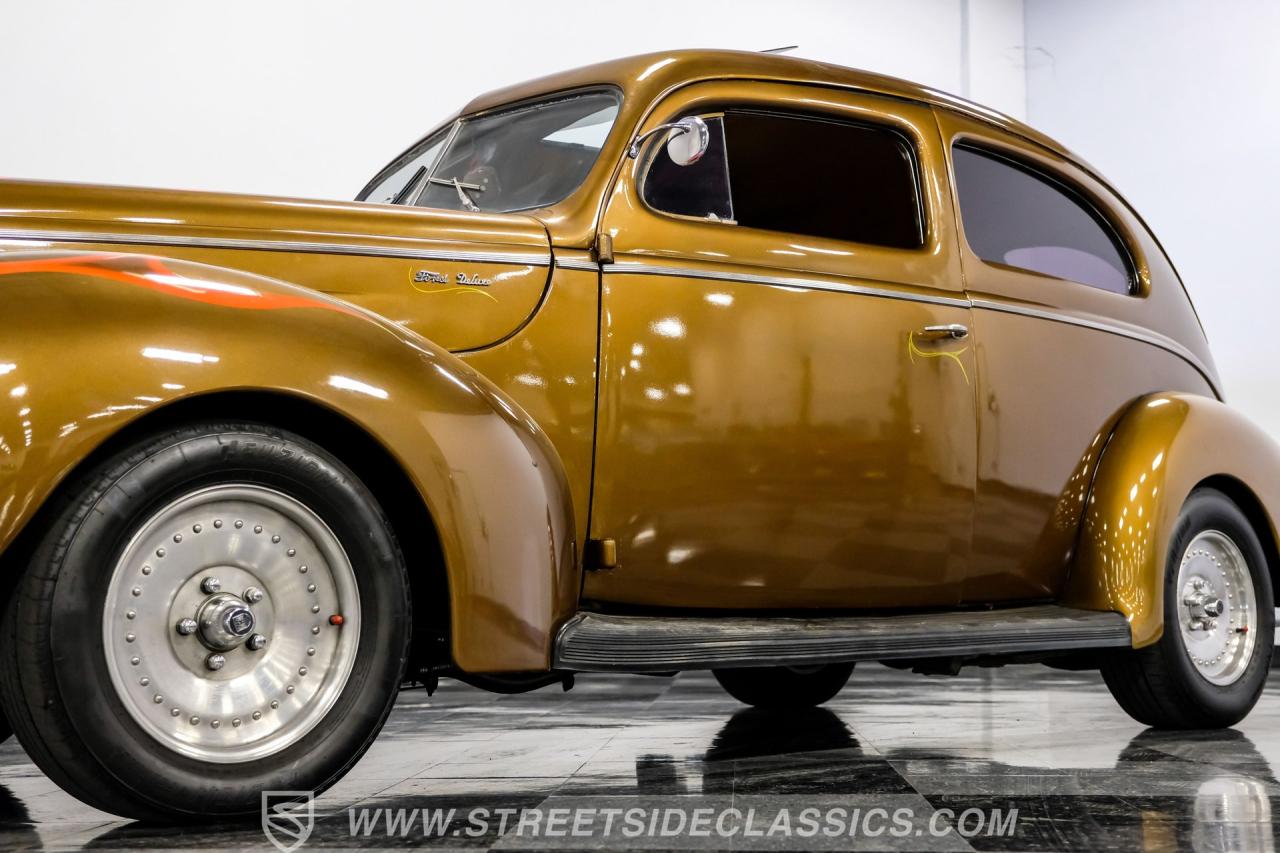 1940 Ford Deluxe Tudor Sedan