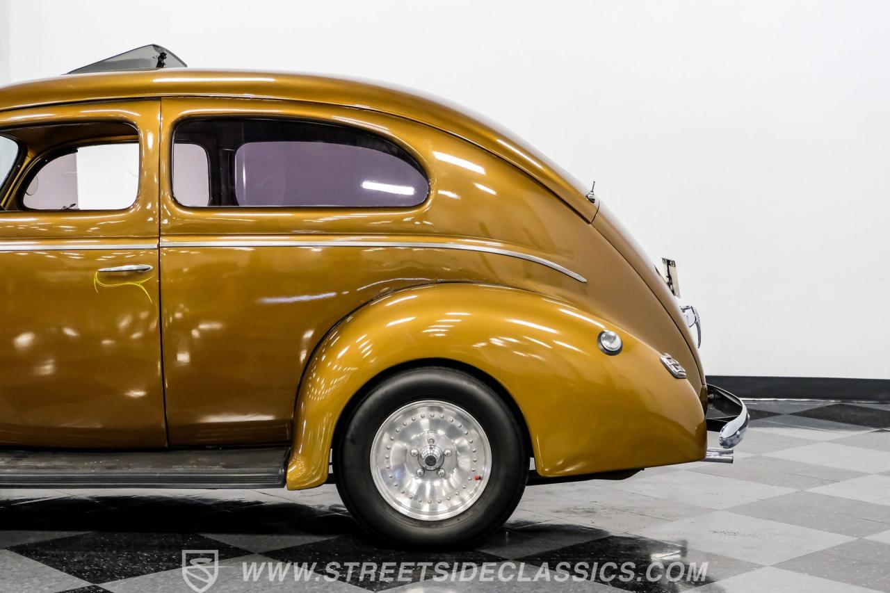 1940 Ford Deluxe Tudor Sedan