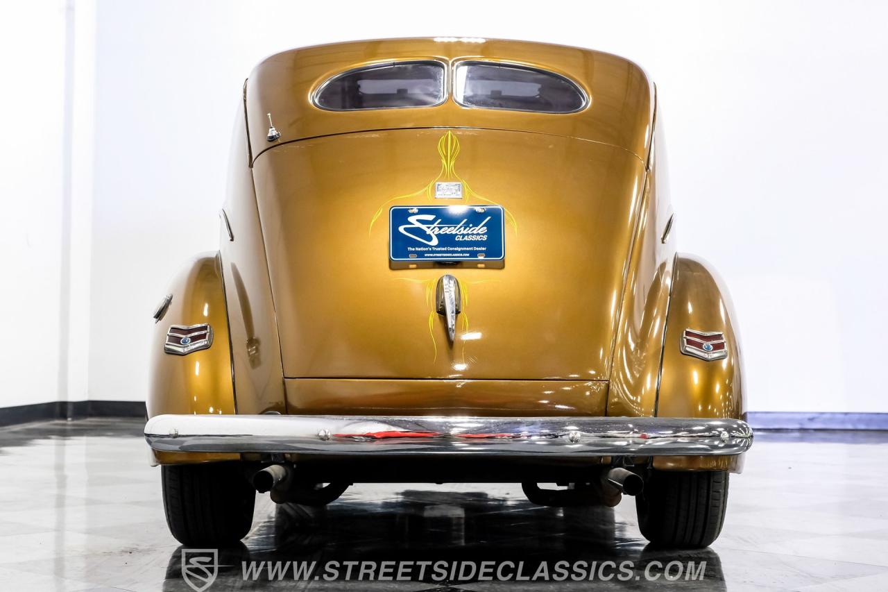 1940 Ford Deluxe Tudor Sedan