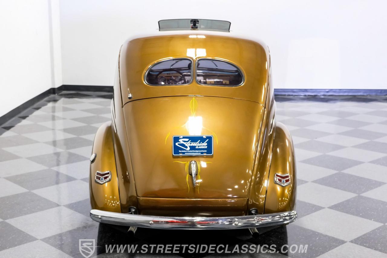 1940 Ford Deluxe Tudor Sedan