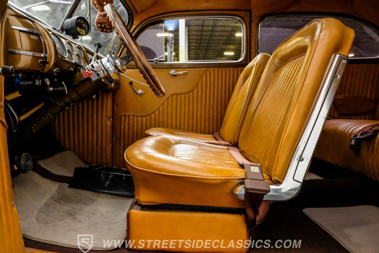 1940 Ford Deluxe Tudor Sedan