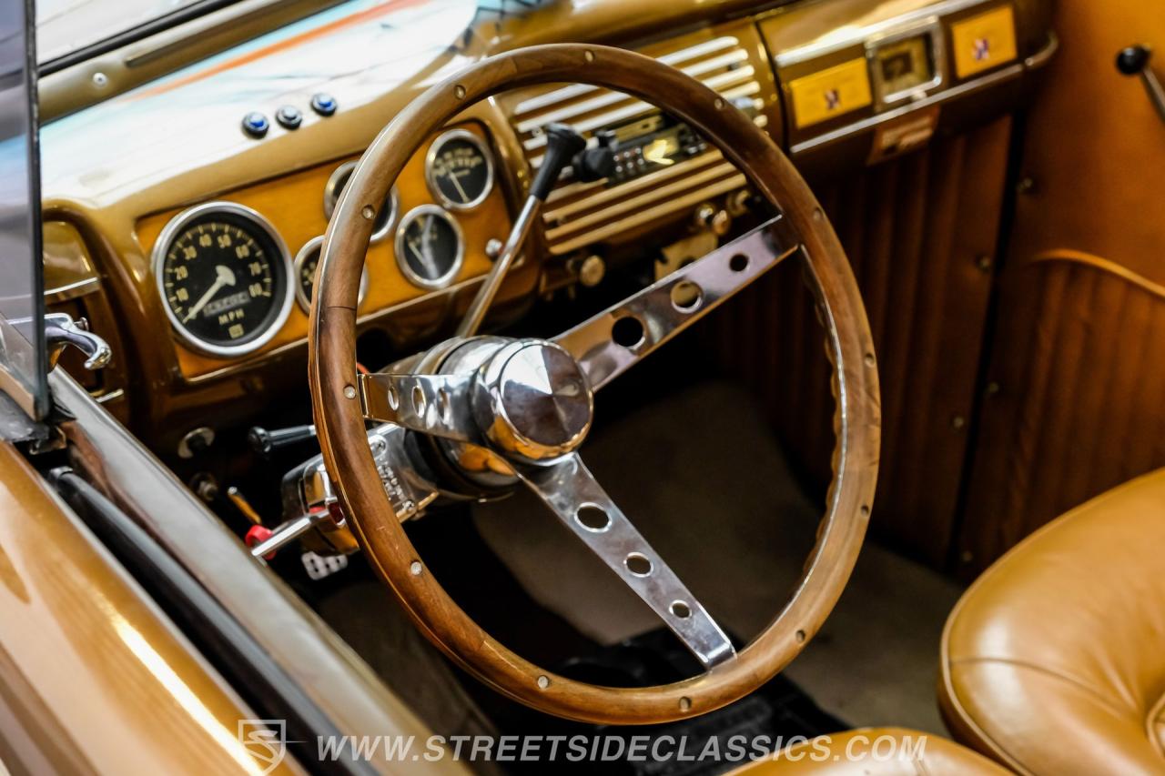 1940 Ford Deluxe Tudor Sedan