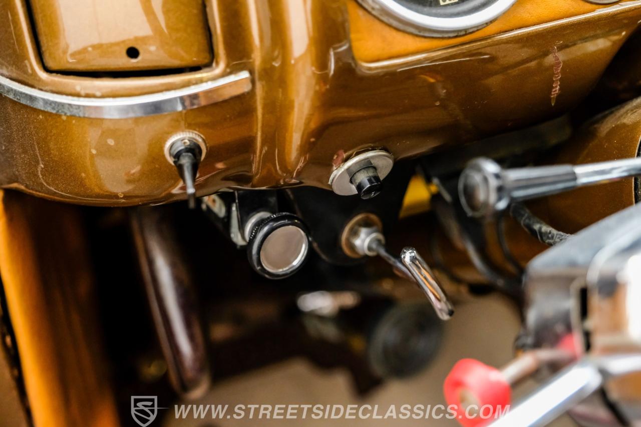 1940 Ford Deluxe Tudor Sedan