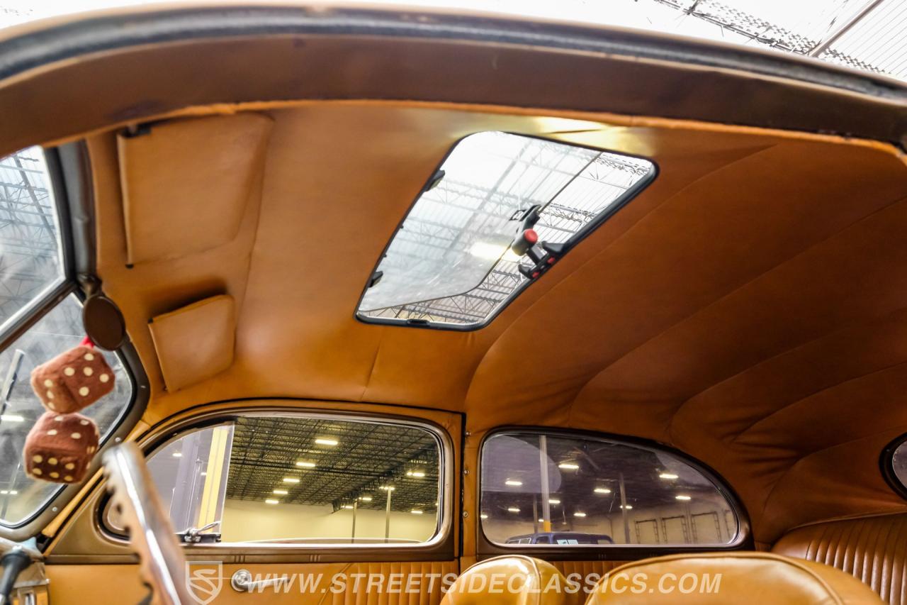 1940 Ford Deluxe Tudor Sedan
