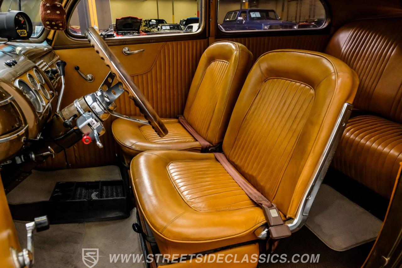 1940 Ford Deluxe Tudor Sedan