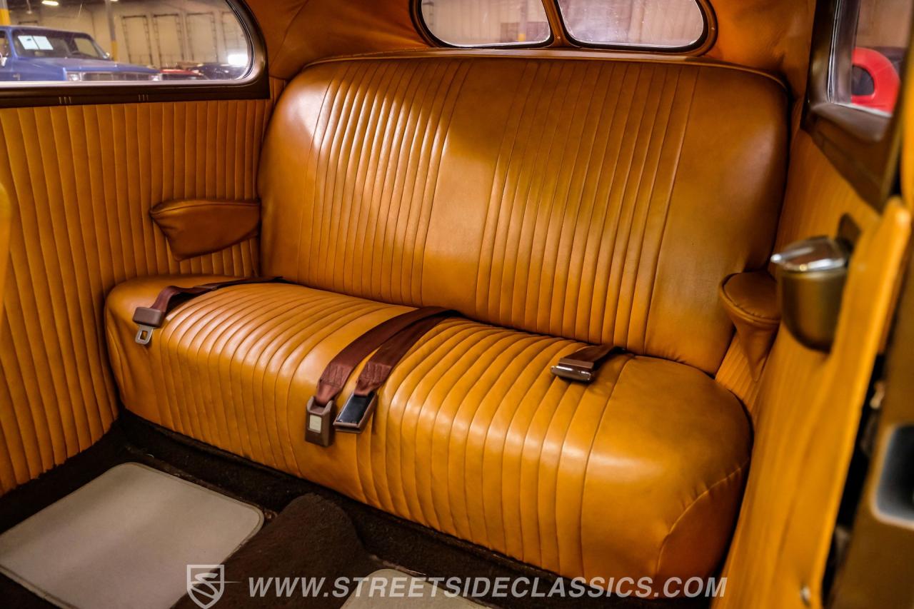 1940 Ford Deluxe Tudor Sedan