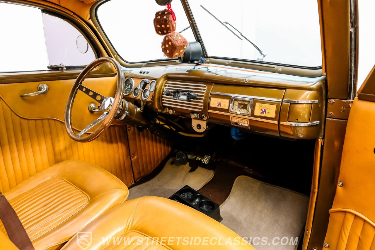 1940 Ford Deluxe Tudor Sedan