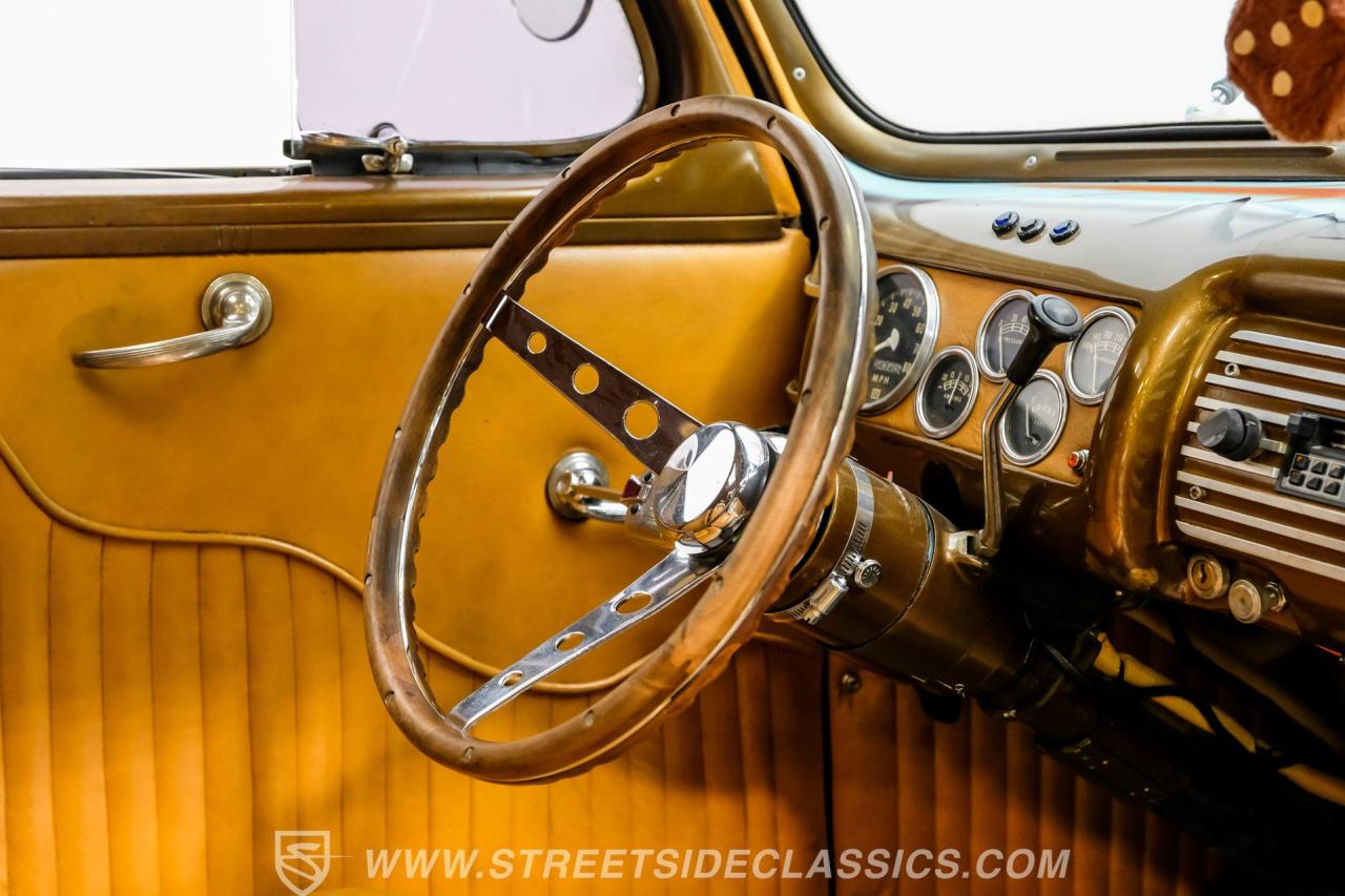 1940 Ford Deluxe Tudor Sedan