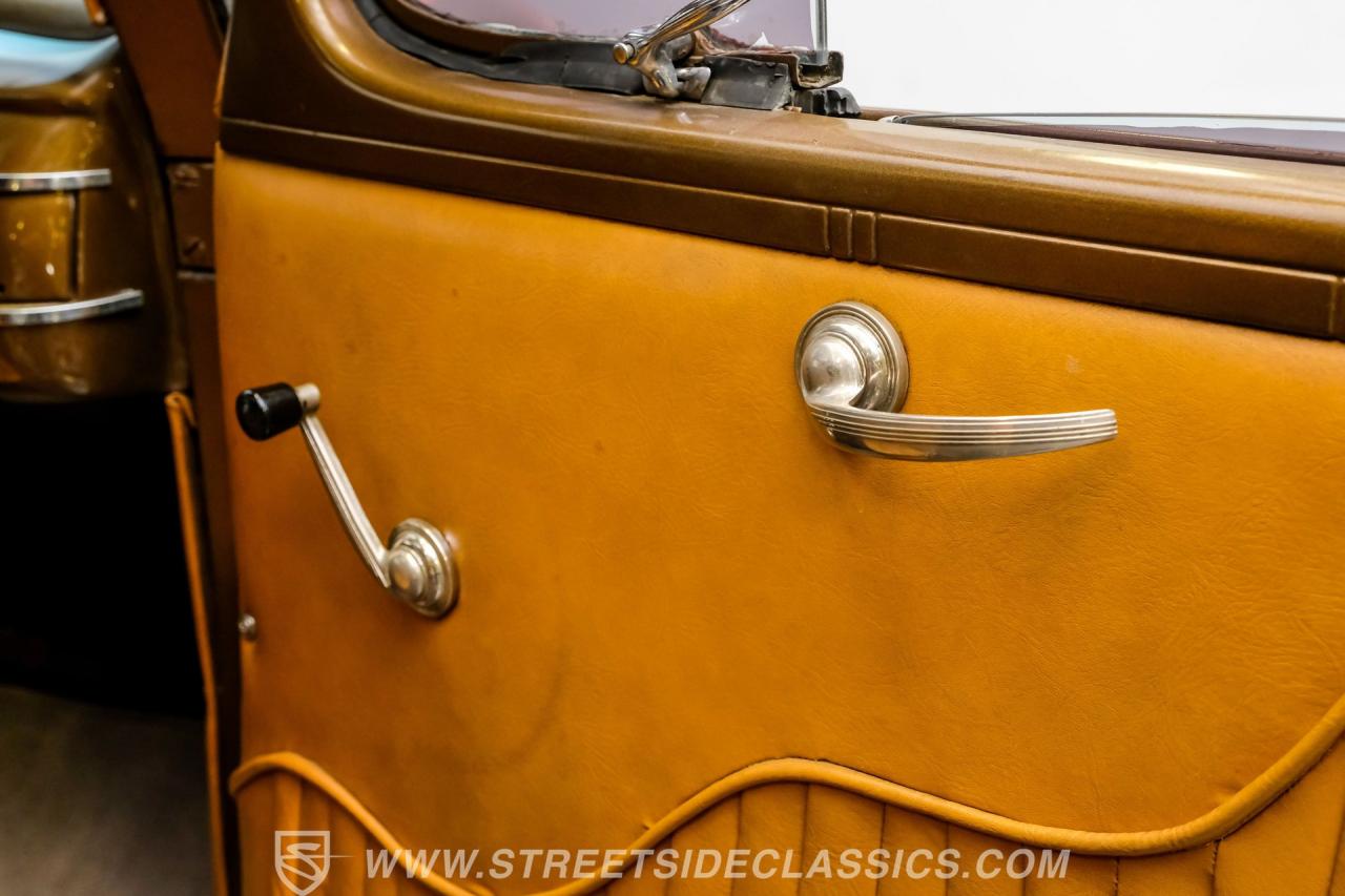 1940 Ford Deluxe Tudor Sedan