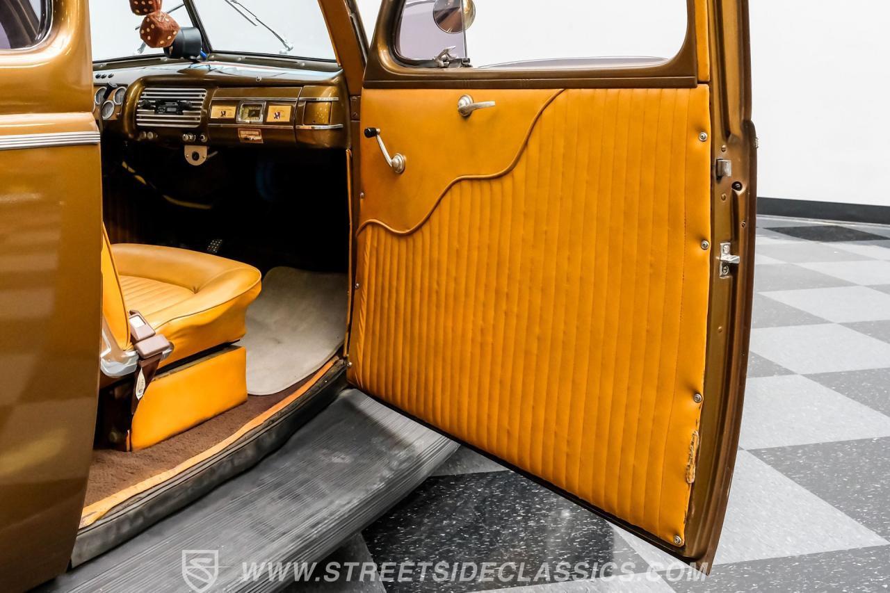 1940 Ford Deluxe Tudor Sedan