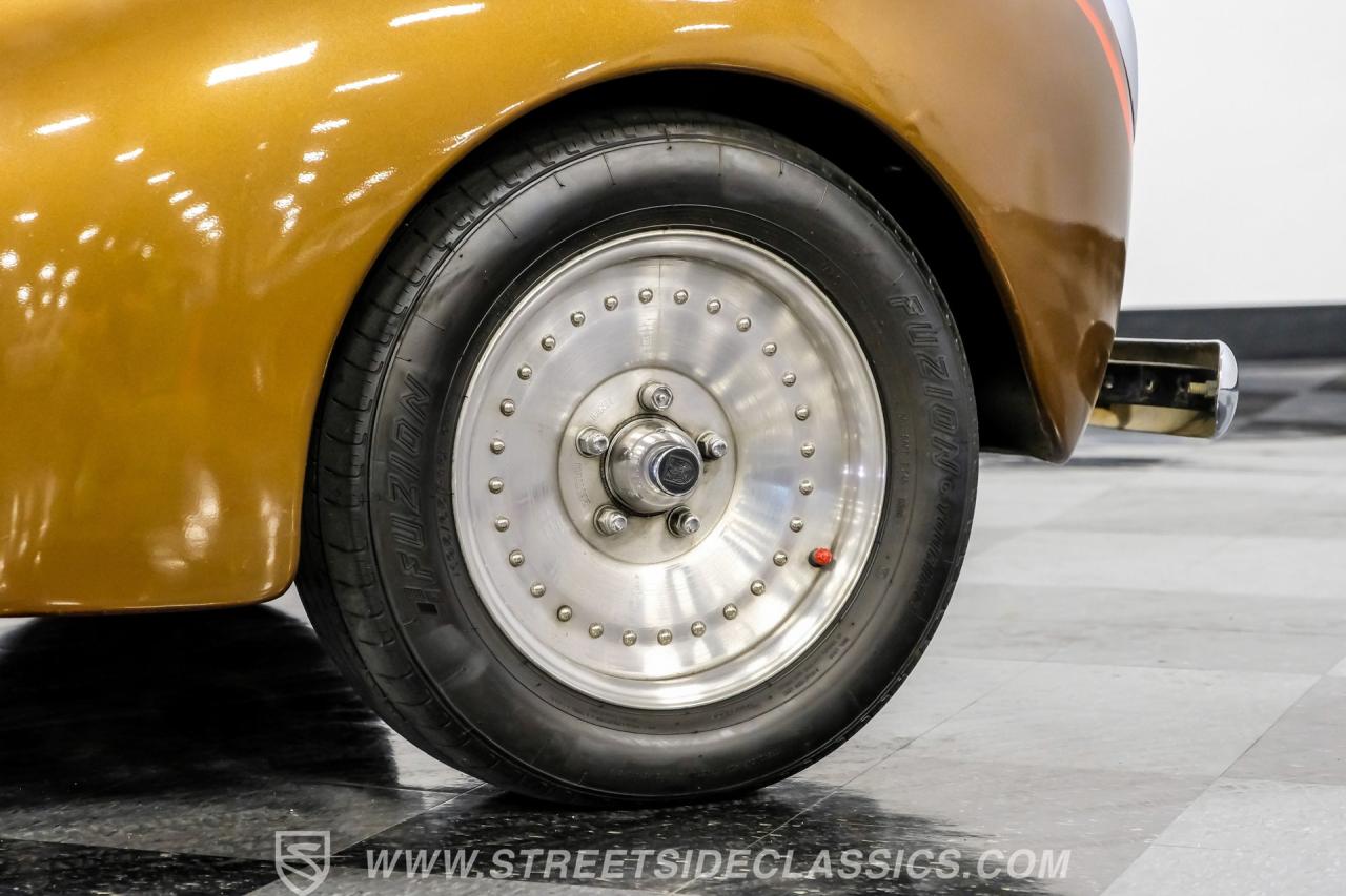 1940 Ford Deluxe Tudor Sedan