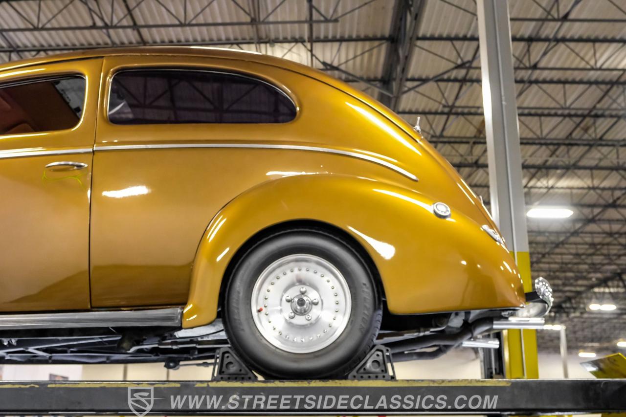 1940 Ford Deluxe Tudor Sedan