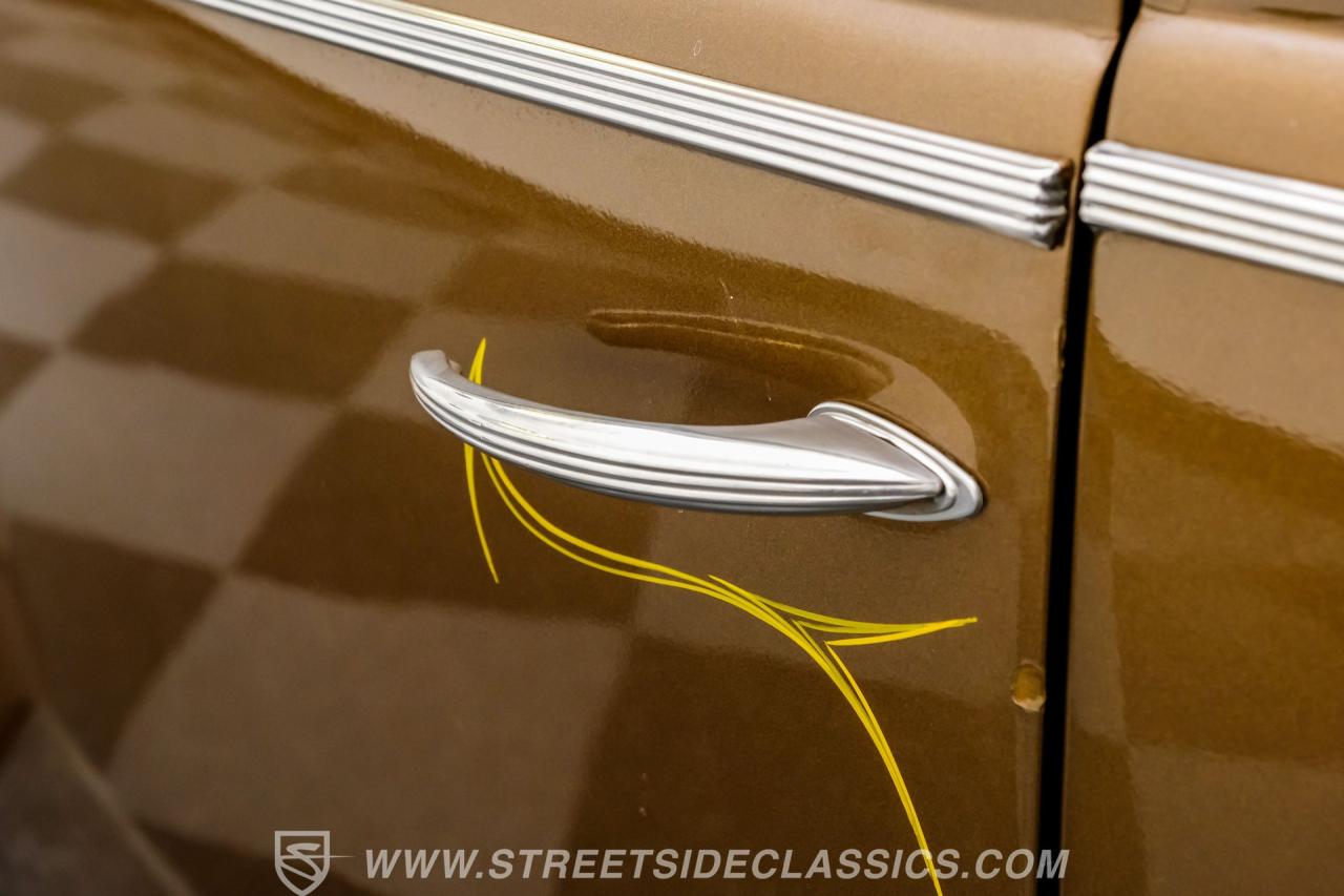 1940 Ford Deluxe Tudor Sedan