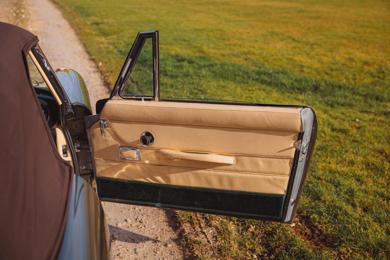 1968 Aston Martin DB6 Volante