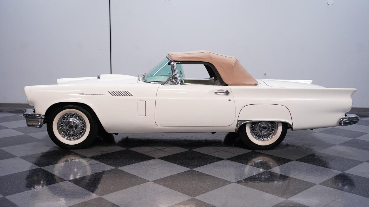 1957 Ford Thunderbird
