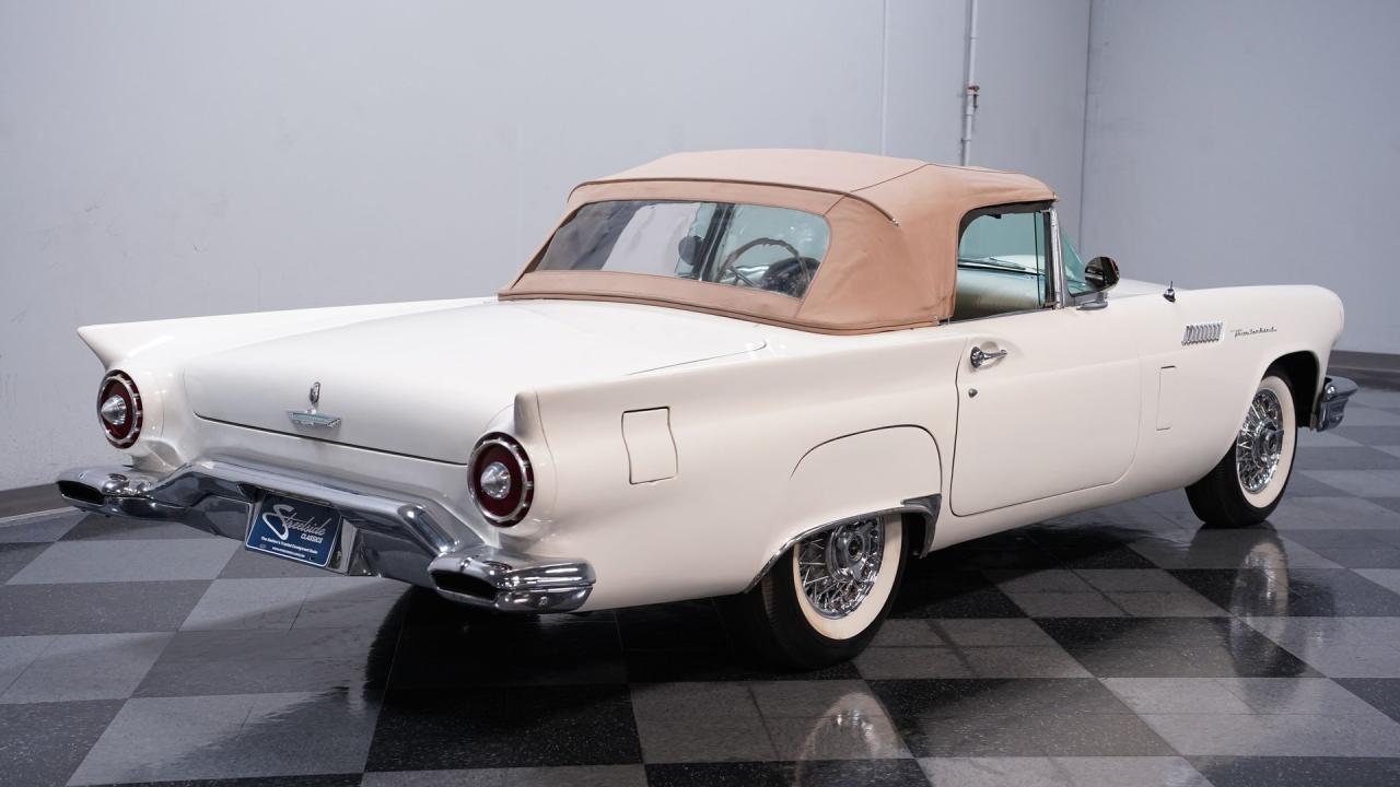 1957 Ford Thunderbird