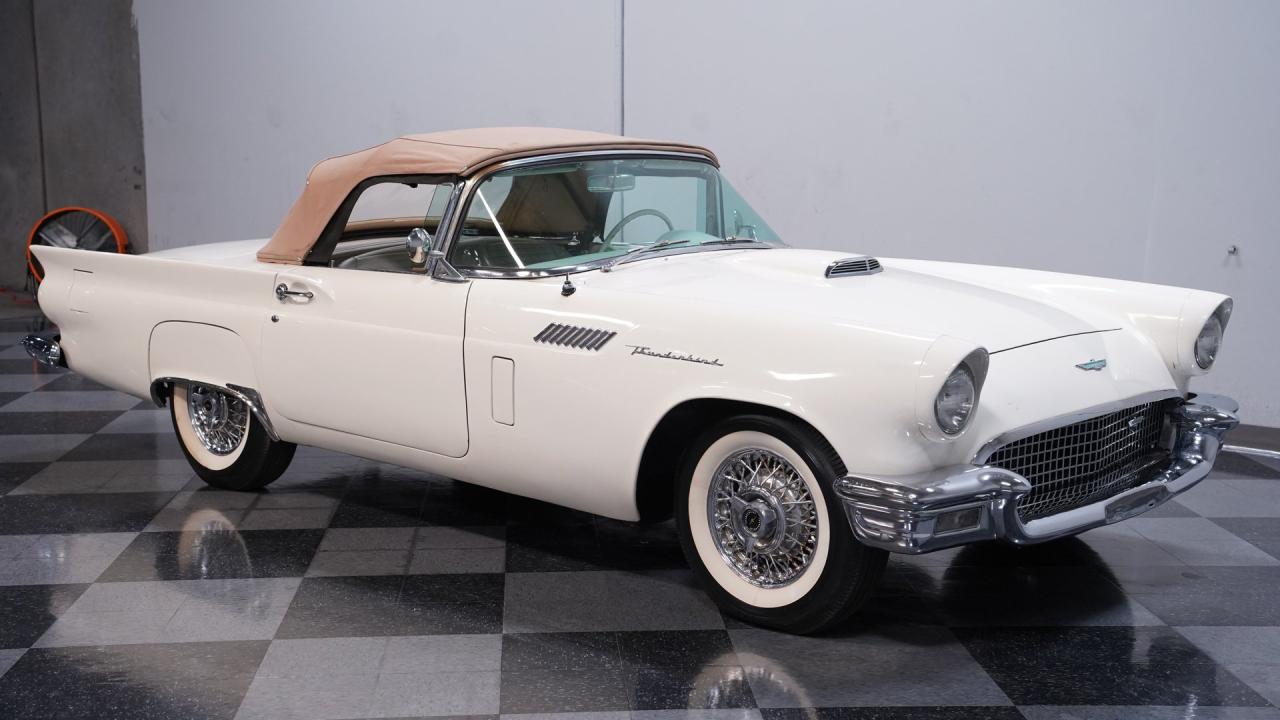 1957 Ford Thunderbird