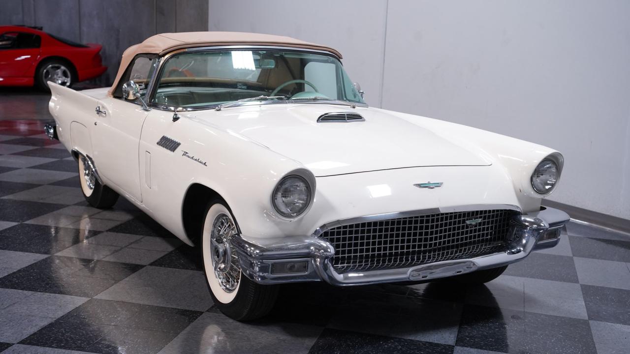1957 Ford Thunderbird