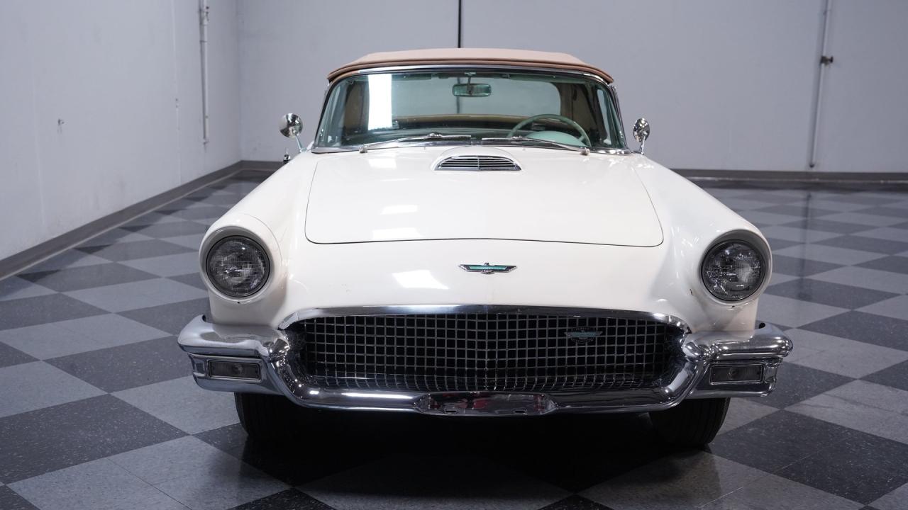 1957 Ford Thunderbird