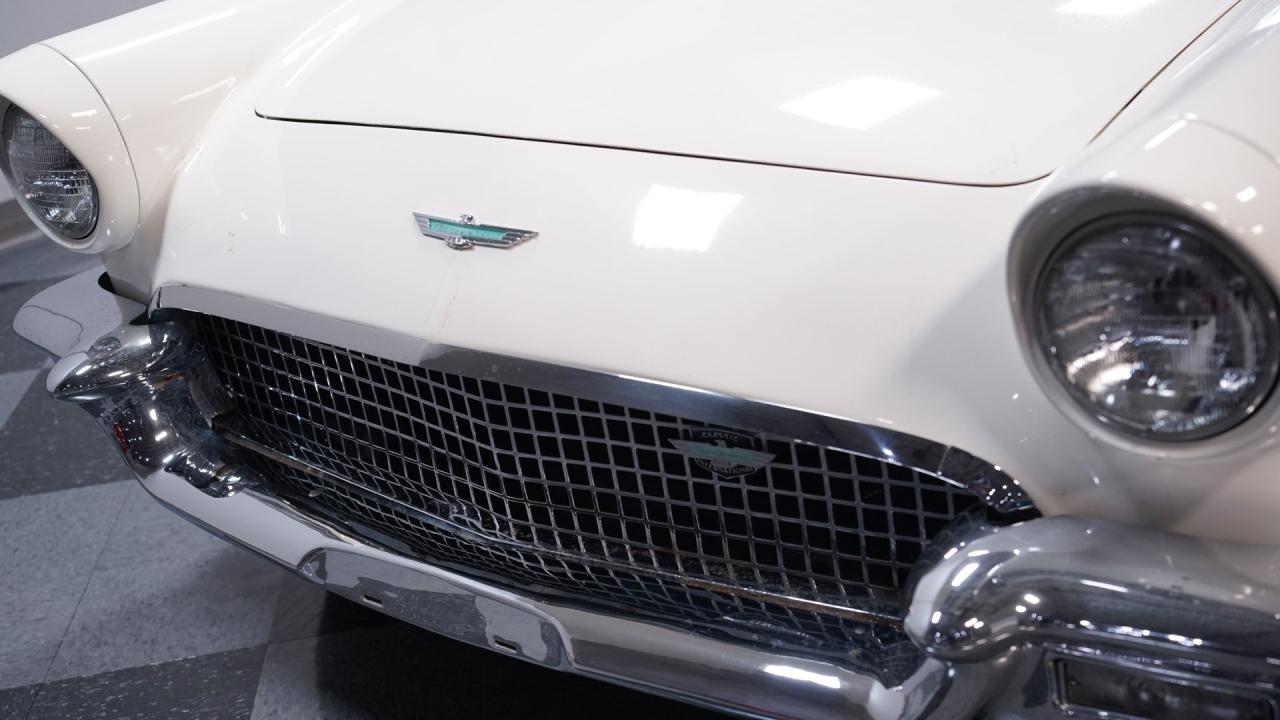 1957 Ford Thunderbird