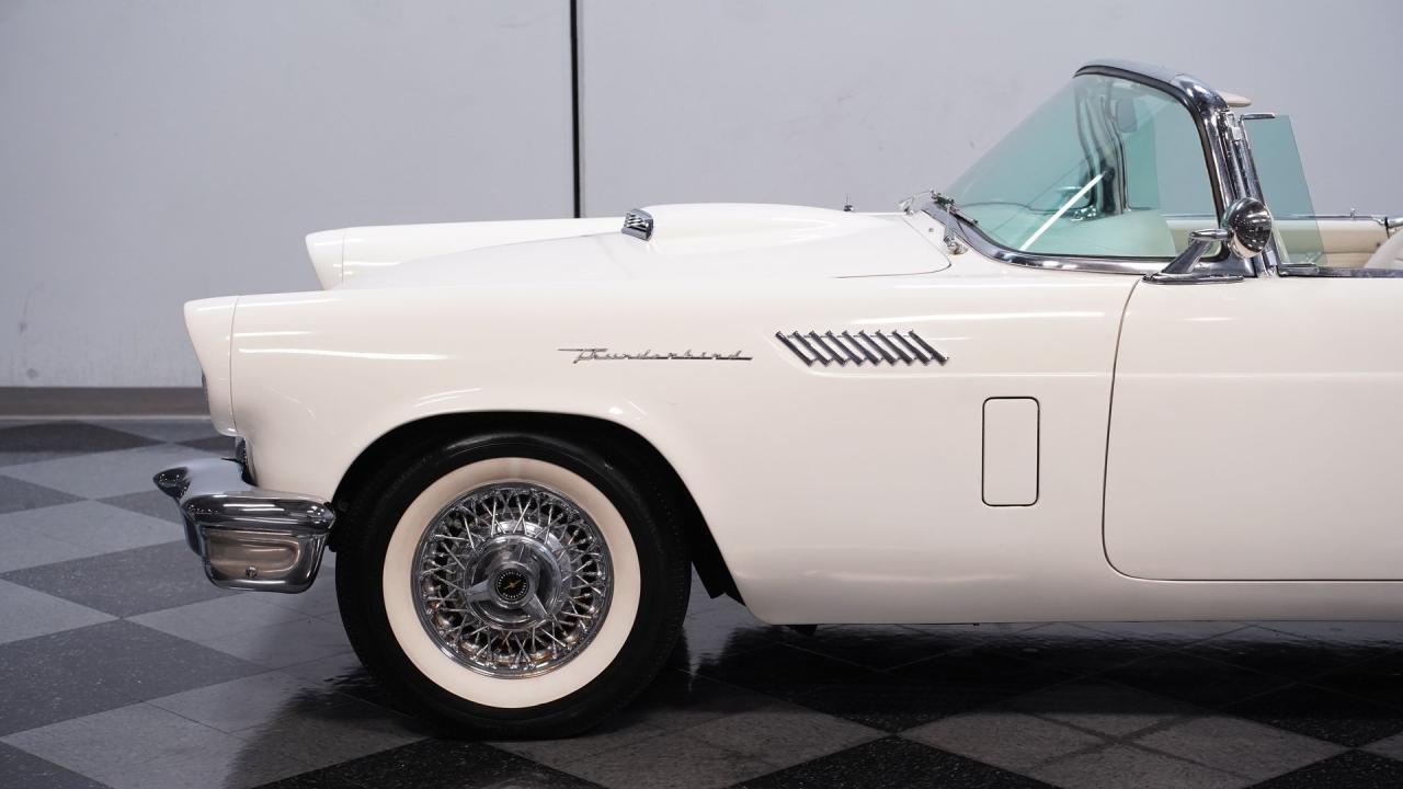 1957 Ford Thunderbird