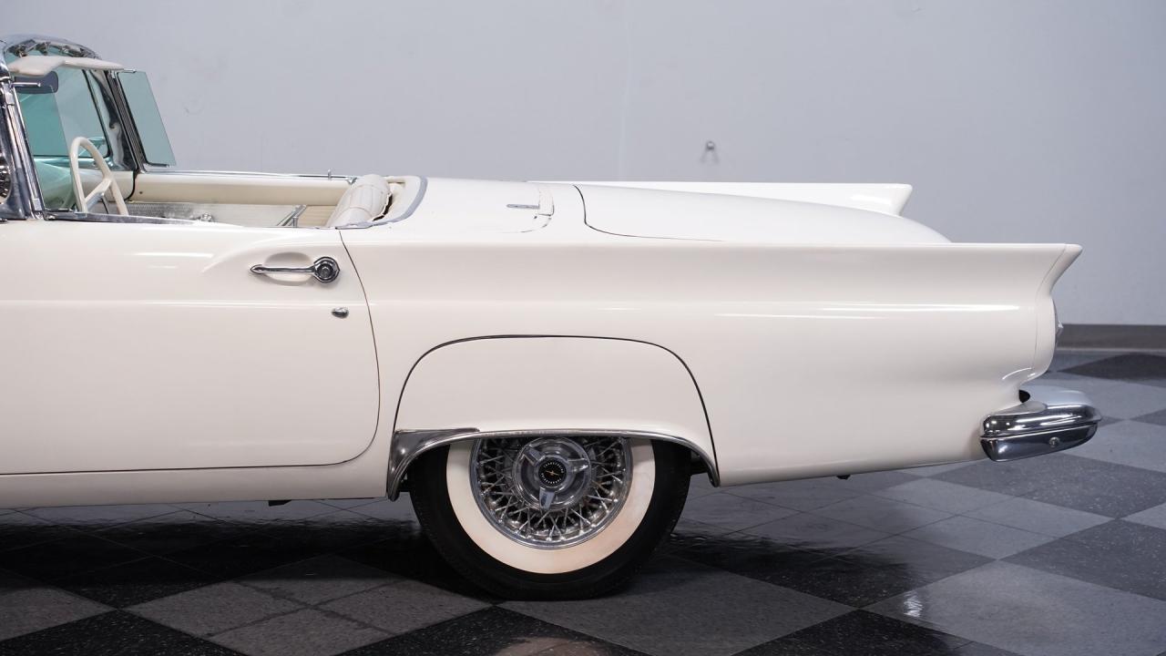 1957 Ford Thunderbird