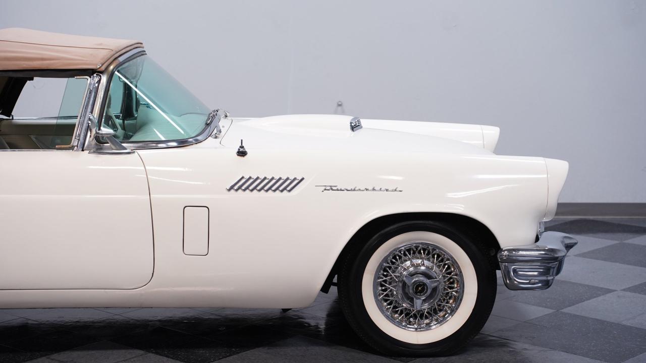 1957 Ford Thunderbird