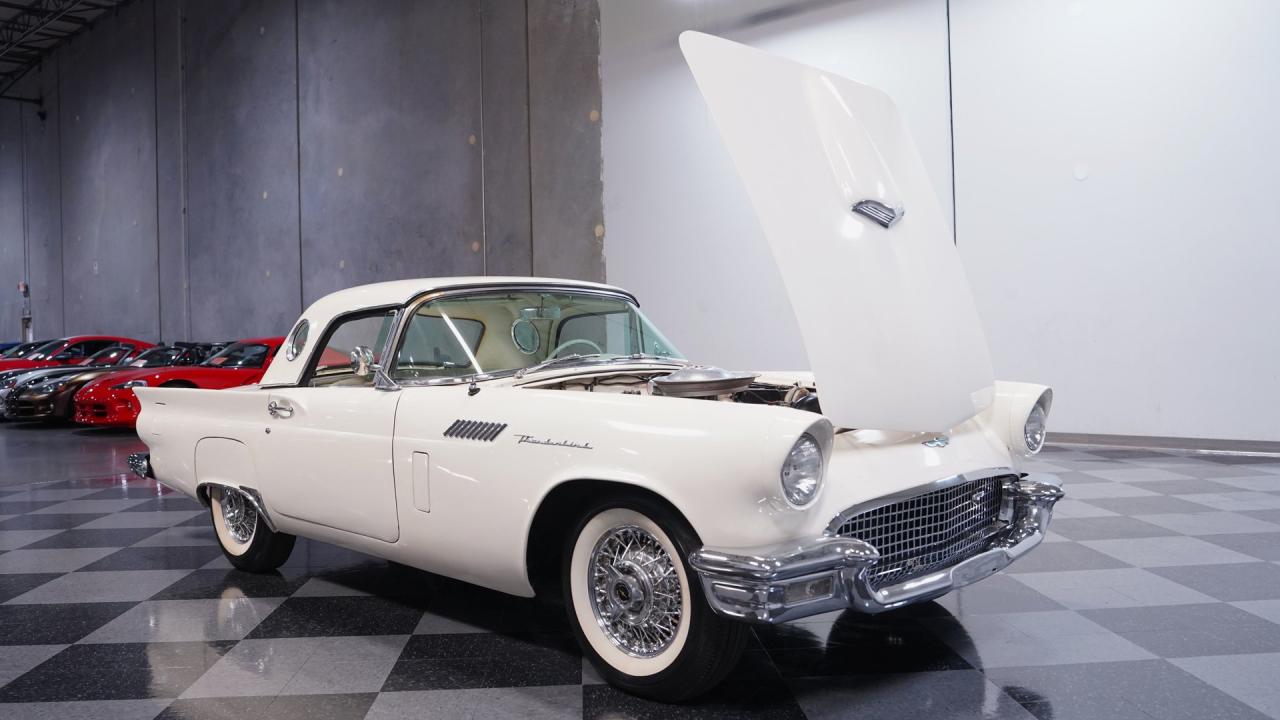 1957 Ford Thunderbird