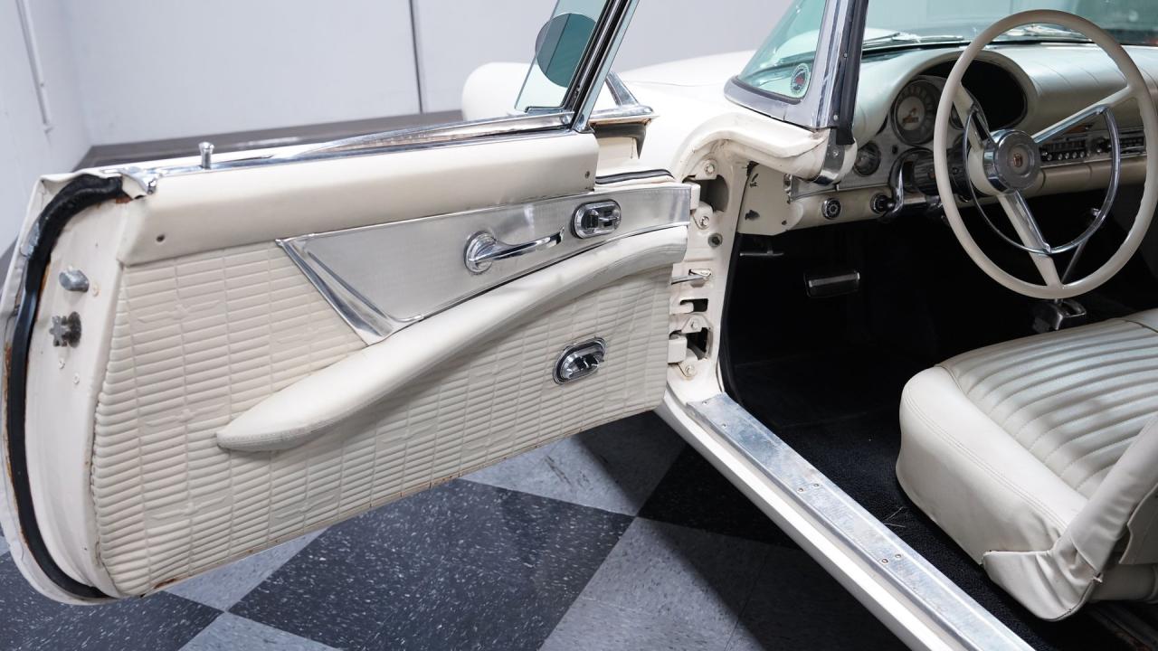 1957 Ford Thunderbird