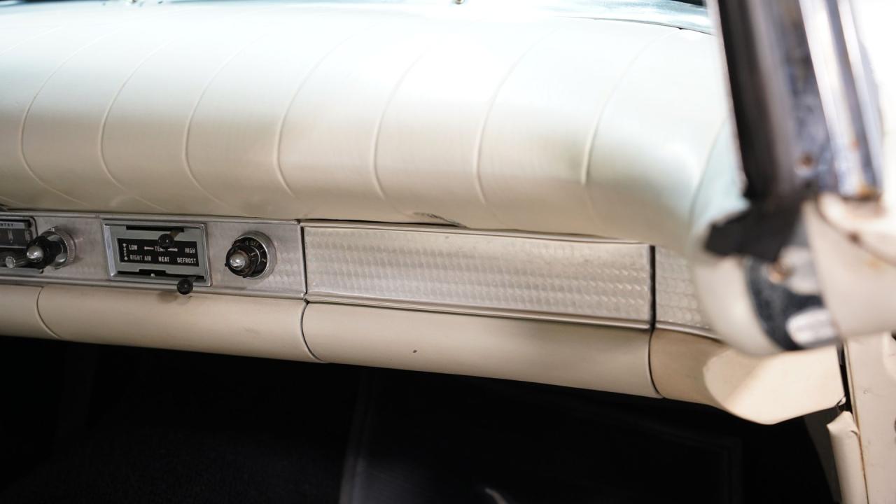 1957 Ford Thunderbird